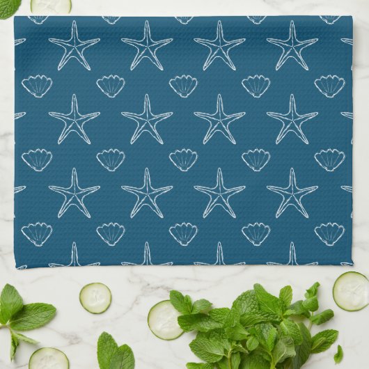 Starfish Seashell Sketch Pattern on Ocean Blue Theedoek (Gevouwen)