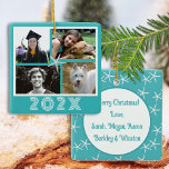 Starfish Turquoise Family Photo Collage Dated Keramisch Ornament<br><div class="desc">De kerstversiering van Turquoise met zetvis en vier fotosjablonen. Met dit platte, vierkante ornament kunnen grote families meer foto's delen in een klein pakket. Het tropische thema is blauw-groen en wit. De grote aantallen op de voorkant van het jaar liggen onder de vier foto's. Een wit sterpatroon van het zee...</div>