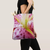 Stargazer Lily Bright Magenta Floral Tote Bag (Dichtbij)