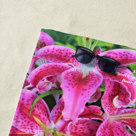 Stargazer Oriental Lilies, Groot Patroon Strandlaken (In situ)