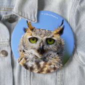 Staring met een prachtige, grote hoornvlieg ronde button 6,0 cm (In situ)