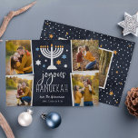 Starry lampjes | Hanukkah Photo Collage Kaart<br><div class="desc">Op de Festive Hanukkah-fotokaart staan vier foto's in een collage lay-out,  met "joyous Hanukkah" in witte letters op een blauw marineklecht met een verlichte menorah en witte,  blauwe en gouden sterren. Personaliseer met uw namen onder,  en voeg een extra foto aan de rug toe.</div>