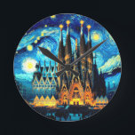 Starry Sagrada Familia Barcelona Ronde Klok<br><div class="desc">Dit elegante ontwerp is een afbeelding van de Sagrada Familia in Barcelona in de stijl van Vincent Van Goghs Sterrennacht.</div>