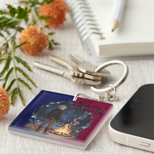 Starry Warmth - Lumberjack Anime Boy by Campfire Sleutelhanger (Voorkant Rechts)