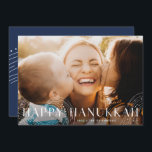Starry Wish | Foto van Elegant Hanukkah Feestdagenkaart<br><div class="desc">Deel de vreugde van Hanukkah met deze eenvoudige en elegante kaarten met uw favoriete landschap of horizontale georiënteerde foto in volledige bloeding. "Happy Hanukkah" is een witte tekstbedekking in de moderne sans serif die vol staat met sterrenstelsels. Pas aan met het jaar en je familienaam onderaan.</div>