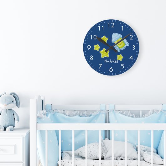 Stars en Rocket Nursery Monogrammed Ronde Klok