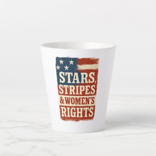 Stars, Stripes & Women’s Rights Distressed Flag Latte Mok (Voorkant)