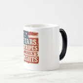 Stars, Stripes & Women’s Rights Distressed Flag Magische Mok (Voorkant rechts)