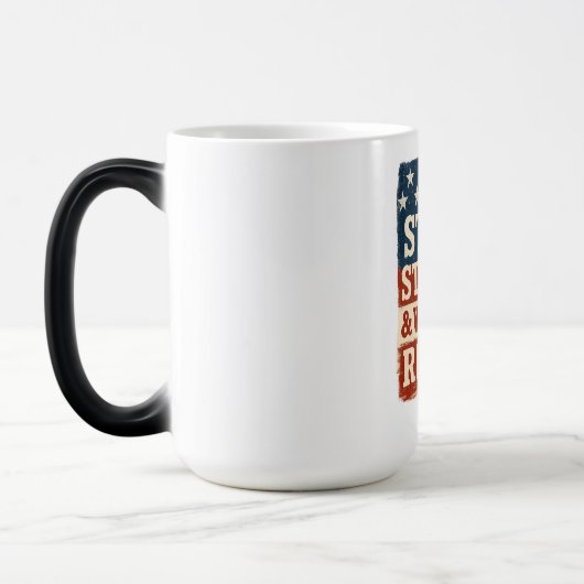 Stars, Stripes & Women’s Rights Distressed Flag Magische Mok (Links)