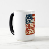 Stars, Stripes & Women’s Rights Distressed Flag Magische Mok (Voorkant links)