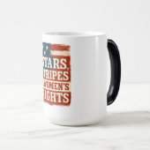Stars, Stripes & Women’s Rights Distressed Flag Magische Mok (Voorkant rechts)