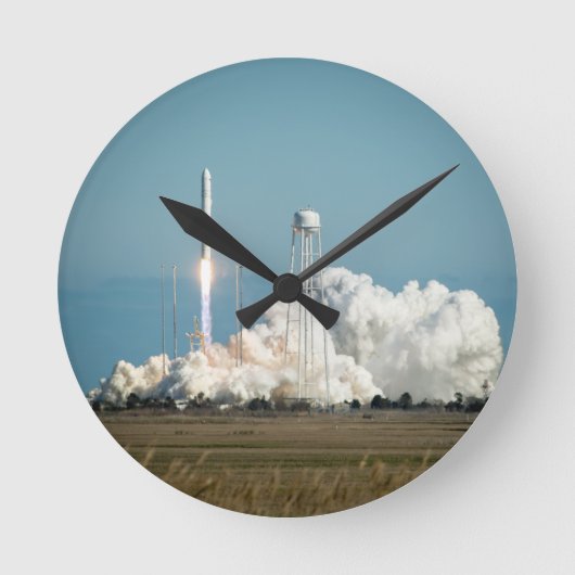 Start van Antares Rocket Ronde Klok (Voorkant)