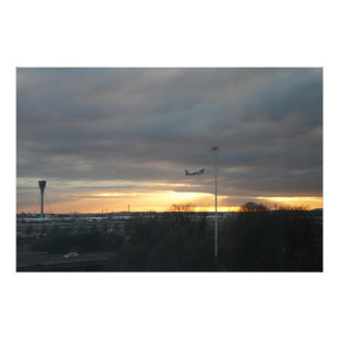 Start vanaf Heathrow bij zonsondergang Foto Afdruk