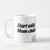🌙 Start Wild, Maan Kind Mok – Slapende Baby op M (Links)