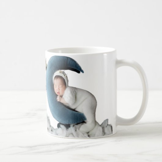 🌙 Start Wild, Moon Child Mug – Sleeping Baby on M Koffiemok (Rechts)