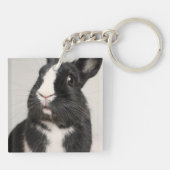Startled Black and White Bunny Rabbit Sleutelhanger (Achterkant)