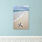 Starvis op een afstandsstrand canvas afdruk (Insitu (Houten vloer))