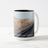 Station House Along Historic Cog Tweekleurige Koffiemok (Voorkant rechts)