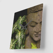 Statue in a Garden Location Information: Chiang Ma Vierkante Klok (Hoek)