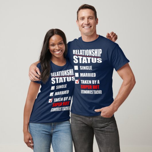 Status van relatie door leraar economie t-shirt (Unisex)