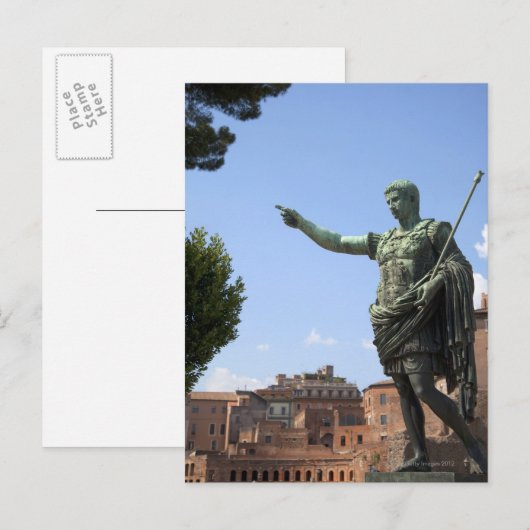 Statuut van de Romeinse keizer nabij het Roman For Briefkaart (Voorkant / Achterkant)