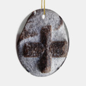 Stauroliet, perfecte kristaldoorsnede keramisch ornament (Rechts)