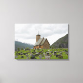 Stave kerk met begraafplaats in Noorwegen canvas (Voorkant)