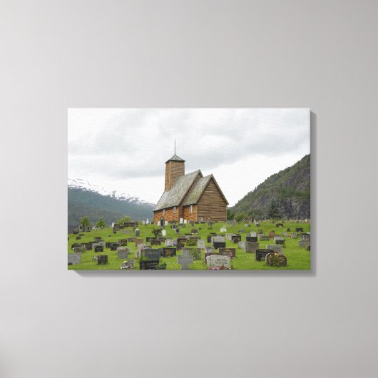 Stave kerk met begraafplaats in Noorwegen canvas (Voorkant)