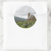 Stave-kerk met begraafplaats, langwerpsticker ronde sticker (Tas)