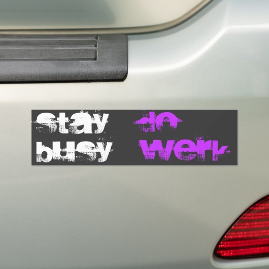 STAY BUSY, DOE WERK BUMPERSTICKER (Op auto)