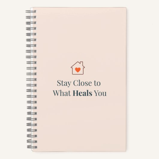 Stay Close to What Heals You Minimal Motivational  Notitieboek (Voorkant)