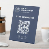 Stay Connected Medical Clinic Healthcare Logo Reclamebord Met Voetstuk (Insitu)