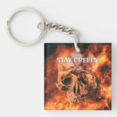 Stay Creepy. Flaming skull in space Sleutelhanger (Voorkant)