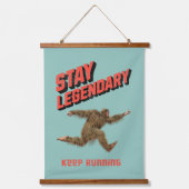 Stay Legendary, Keep Running Funny Bigfoot Hangend Wandkleed (Voorkant)