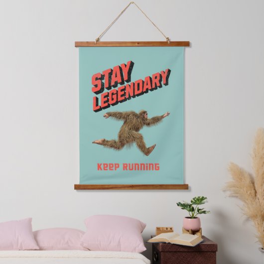 Stay Legendary, Keep Running Funny Bigfoot Hangend Wandkleed (Slaapkamer)