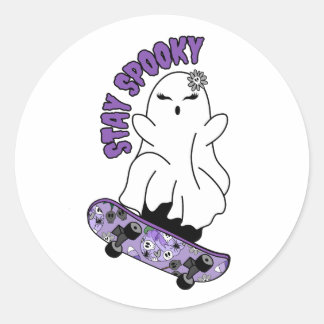 "Stay Spooky" Ghost op een Skateboard - Cool Paars Ronde Sticker