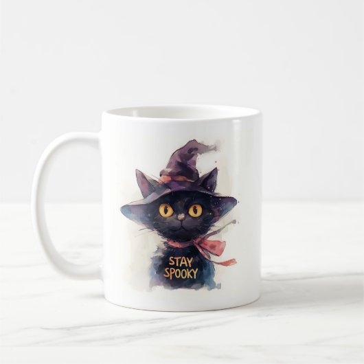 Stay Spooky - Waterverf Zwarte Kat in het Pet van  Koffiemok (Links)