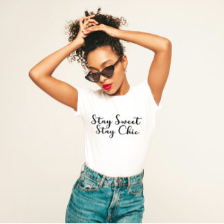 Stay Sweet Stay Chic beroemd gemaakt door Feminine T-shirt