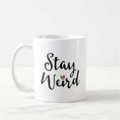 Stay Weird Whimsical Typografie met hart Koffiemok (Links)