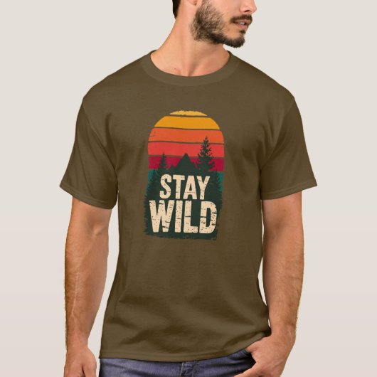 Stay Wild Vintage Sunset Mountain T-Shirt (Voorkant)