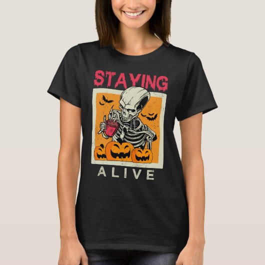 Staying Alive Skeleton Koffie Halloween Ontwerp T-shirt (Voorkant)