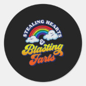 Stealing Hearts &amp; Blasting Farts Funny Rainbow Ronde Sticker (Voorkant)