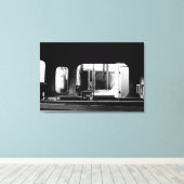 Steam Engine Repair Le Mastrou BlackWhite Canvas Afdruk (Insitu (Houten vloer))
