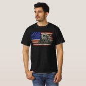 Steam Train Engine Railroad op Amerikaanse vlag T-shirt (Voorkant volledig)