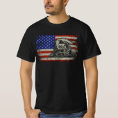 Steam Train Engine Railroad op Amerikaanse vlag T-shirt (Voorkant)