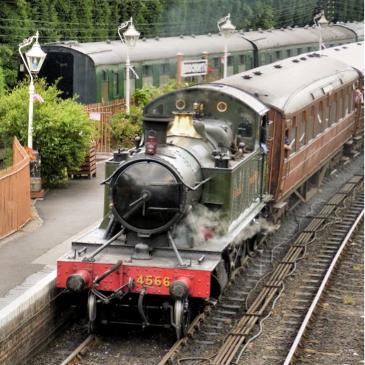 STEAM TRAINS BUTTON FLESOPENER