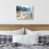 Steaming Beauty: een Yellowstone Geyser-uitbarstin Canvas Afdruk (Insitu (Slaapkamer))