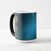 Steampun turquoise Achtergrond met tandwielen Magische Mok (Voorkant links)