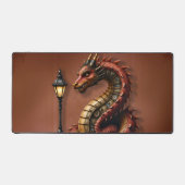Steampunk Dragon naast een straatlamp. Bureaumat (Voorkant)