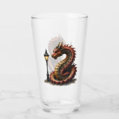 Steampunk Dragon naast een straatlamp. Glas (Achterkant)